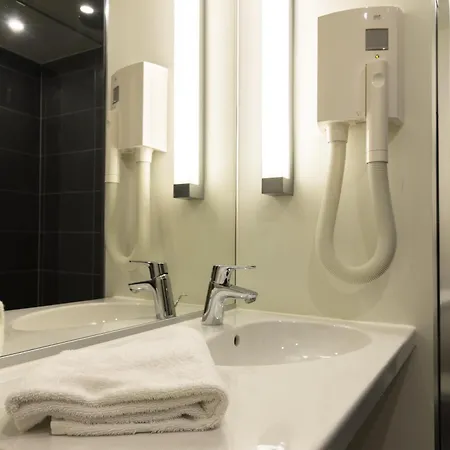 فندق Campanile Centre - Gare 3*