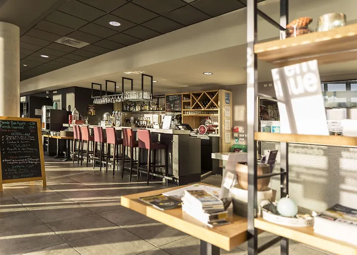 ホテル Campanile Centre - Gare 3*